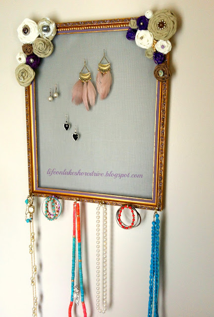 DIY jewelry organizer, jewelry, cheap diy organizer, rosettes,  tutorial, screen 