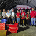 Plh. Kadinsosda, dr. Merry Mawardi Sualang, SpA Bersama Tim Serahkan Bantuan Korban Kebakaran Amurang