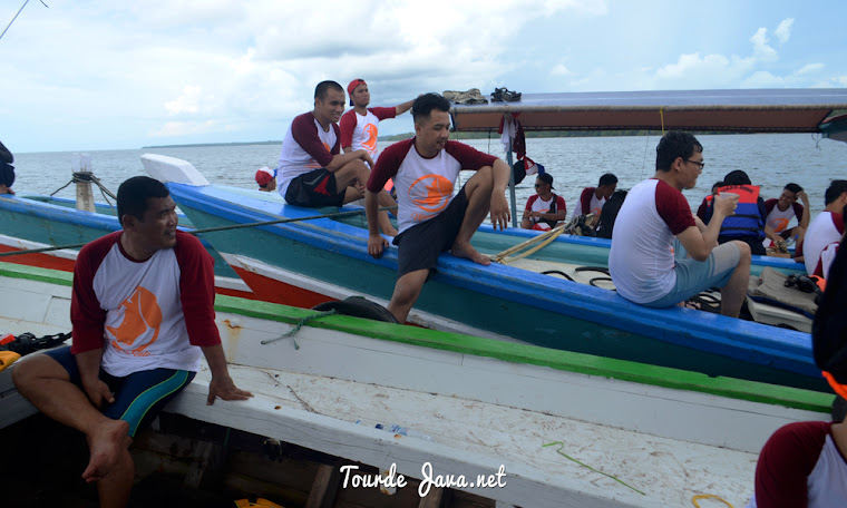 kapal yang digunakan dalam aktivitas wisata ujung kulon