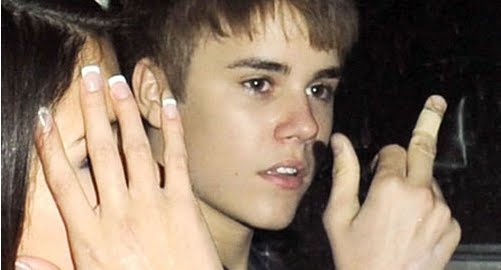 justin bieber and selena gomez ring. justin bieber wearing selena