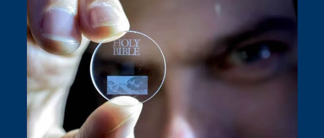 Cientistas desenvolvem disco de vidro capaz de guardar dados por 14 bilhões de anos.
