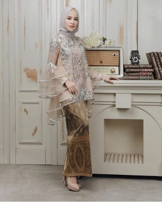 49 Model Baju Brokat Paling Lengkap Di Indonesia - Model baju kebaya modern