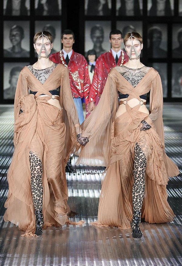 Robe de soirée marron Défilé Gucci printemps été 2023