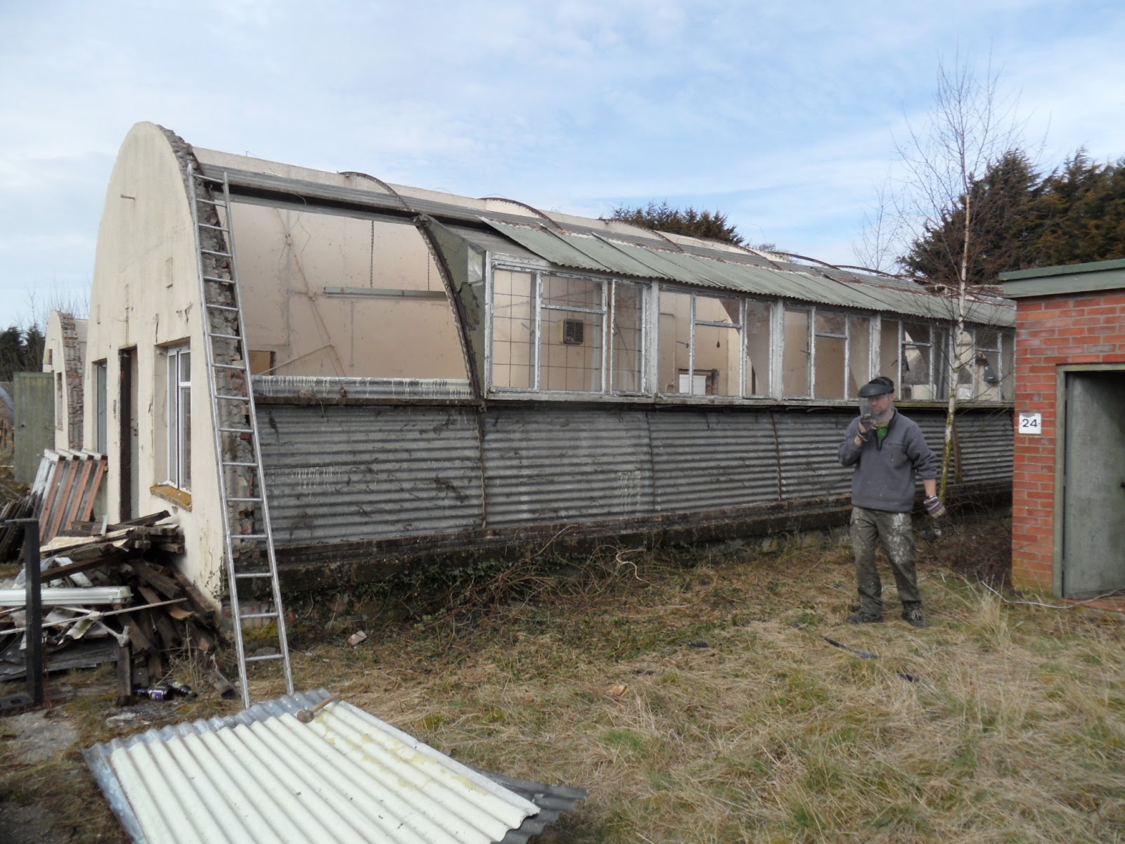 OCD.obsessive campervan disorder: Nissen Hut Demolition