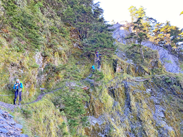 往觀高坪--崩壁