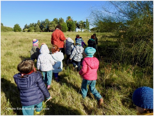 Grupo de preescolares recorriendo la Chacra este invierno - Chacra Educativa Santa Lucía