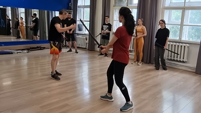 Удары японским мечом катана по рукам маэ котэ ко-гири в школе кендзюцу Katana Club