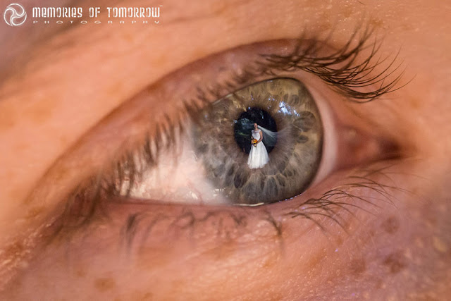 Fotógrafo captura incríveis e emocionantes imagens do reflexo dos olhos dos convidados de casamentos