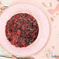 Leichte Panna Cotta Torte mit Beeren (vegetarisch)