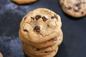 Featured Recipe // Bacon Fat Chocolate Chip Cookies from Lynsey Lous #recipe #SecretRecipeClub #cookies #bacon #chocolate