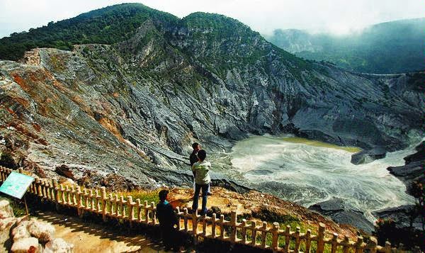 Gambar Kawah di Tempat Wisata Gunung Tangkuban Perahu