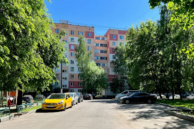Бирюлёвская улица, дворы (бывшая трасса улицы Чкалова поселка Бирюлево / Педагогической улицы), жилые дома 1971-1972 годов постройки