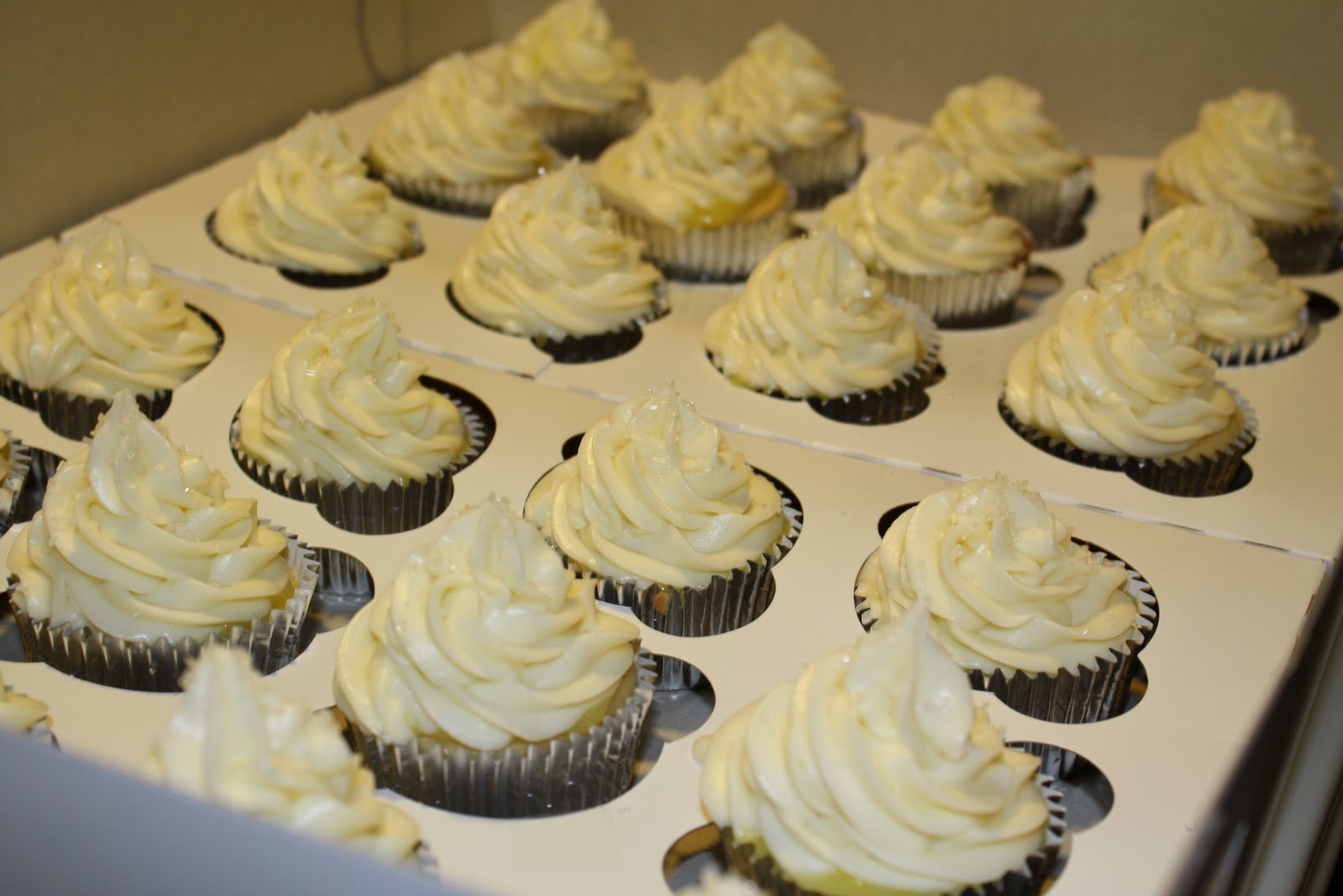 wedding cake boxes for transporting  cake tiers separately and stacked them when I dropped off the cake in