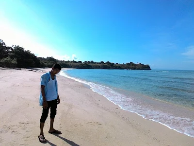 "Hidayat di pantai lhok mee aceh"