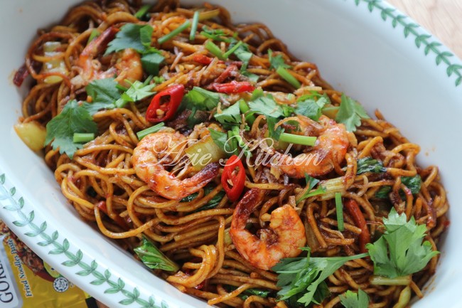 Mee Goreng Sedap dan Mudah Untuk Berbuka Puasa - Azie Kitchen