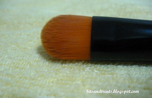 charm concealer brush closeup, by bitsandtreats