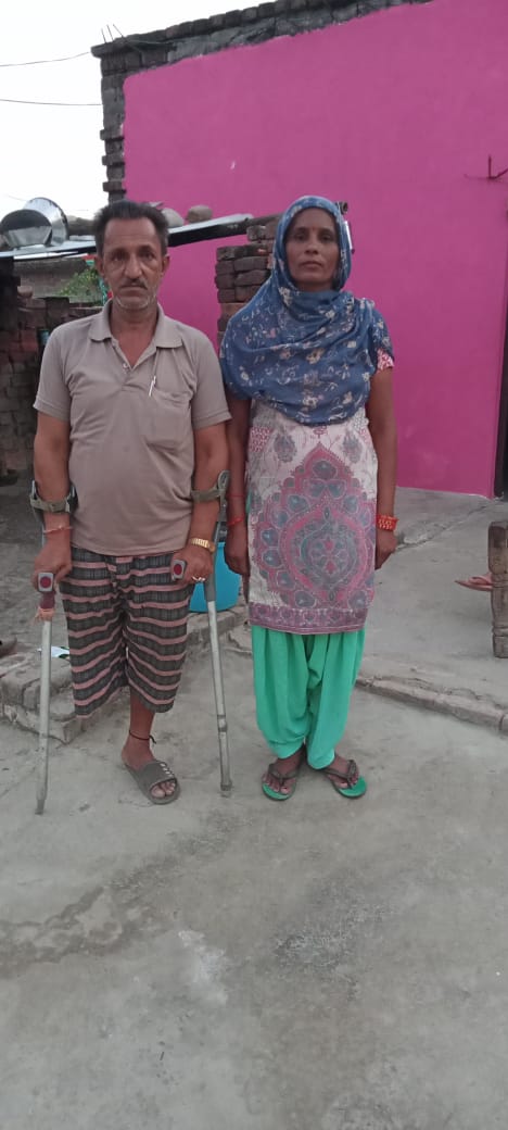 वैसाखियों के सहारे  जिंदगी जीने को मजबूर इंदौरा के गांव घगवाँ निबासी  नानक चंद के परिवार ने लगाई मदद  गुहार