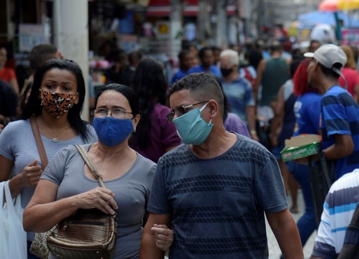 Uso de máscaras não é mais obrigatório em ambientes abertos, em João Pessoa