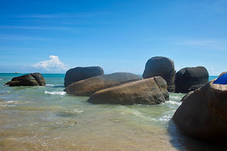 Tianyahaijiao, its beautiful scenery attracts various tourists.