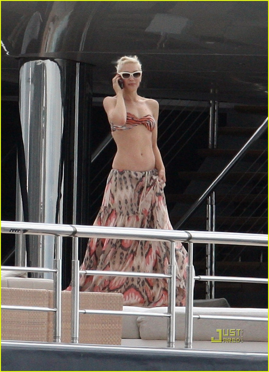 Gwen Stefani bikini