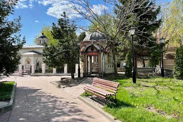 Гончарная улица, подворье Афонского Свято-Пантелеимоновского монастыря, часовня