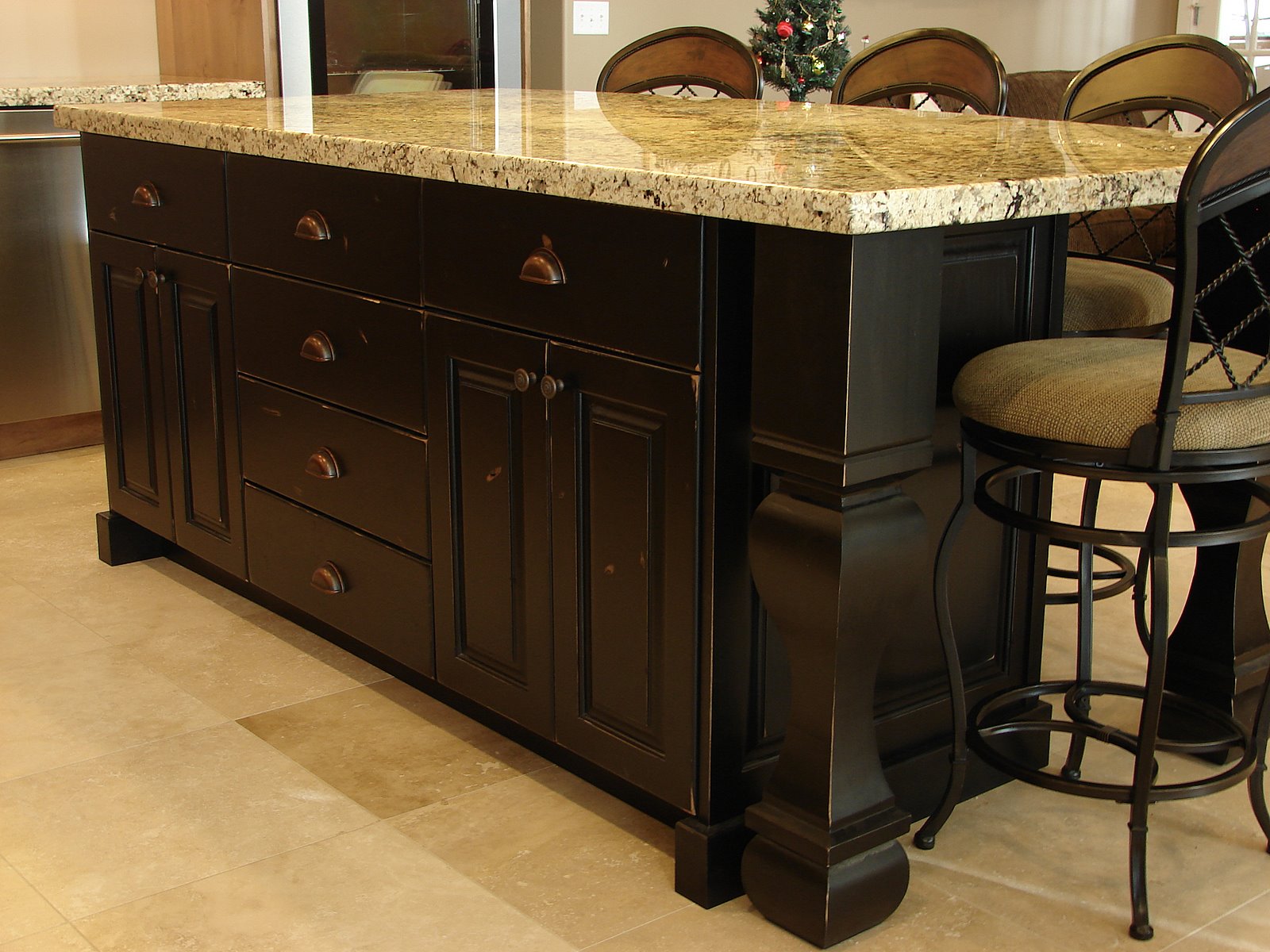 LEC Cabinets: Rustic Knotty Alder Cabinets