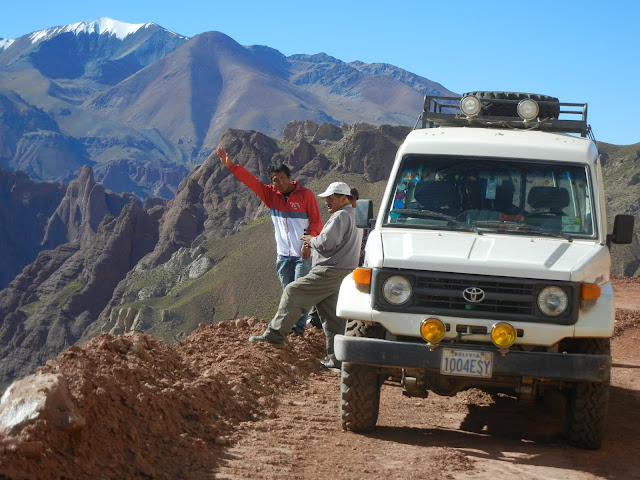 Mit dem Pfarrtoyo auf fast 5000 Meter. Hier fährt nicht einmal die Rally Dakar