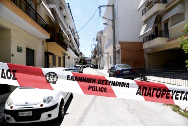 Έγκλημα ΣΟΚ στον Αγιο Παντελεήμονα. Ανακάλυψαν πτώμα γυναίκας που ήταν δεμένη χειροπόδαρα και με σακούλα στο κεφάλι [Βίντεο]