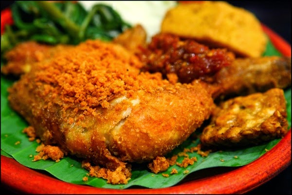 Resep Ayam Penyet Surabaya Enak Lengkap Dengan Sambal 
