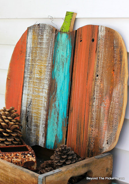 salvaged wood, pallets, scrappy pumpkin, fall decor, rustic, http://goo.gl/yz4Uln