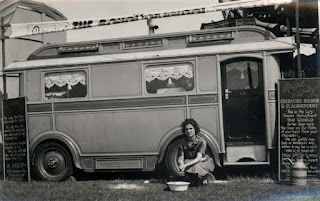 Clairvoyant in a British travelling show of the 1940s