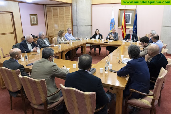 La Consejería de Vivienda y FEPECO emprenden un marco de colaboración público-privada para agilizar la reconstrucción habitacional en La Palma