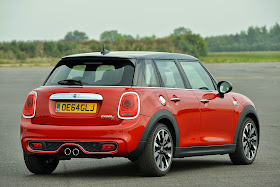 Rear 3/4 view of 2015 Mini Cooper S Hardtop