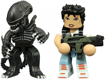 Aliens Vinimate Vinyl Figures by Diamond Select Toys - Ellen Ripley & Warrior Alien Big Chap