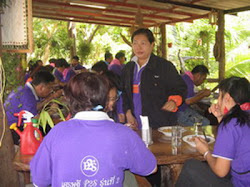 กิจกรรมกุลุ่มย่อยกับการรับประทานอาหารเที่ยงที่ครัวริมน้ำ