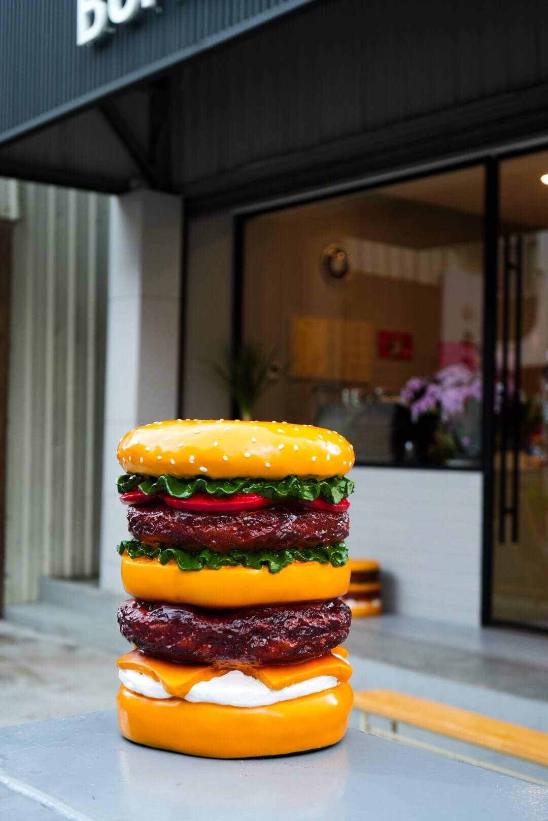 台南新開幕【0.0 BURGER IN】裝潢充滿童趣的漢堡店