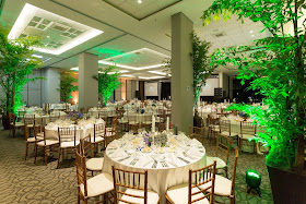 Hotel apresenta opções do buffet em evento de noivas no Interior de São Paulo