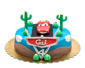 Cars fondant cake Lightning McQueen front shot