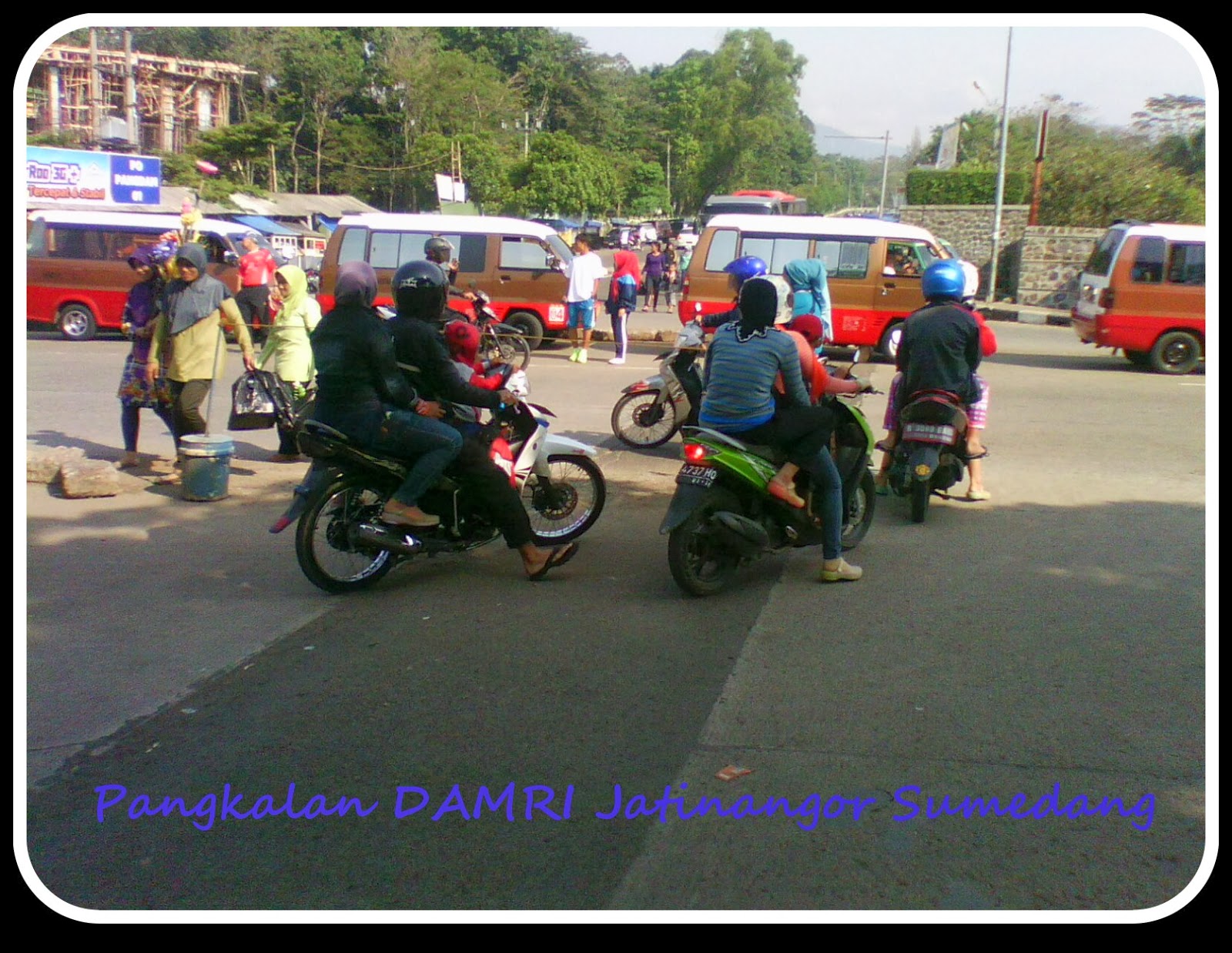 Bus DAMRI Jatinangor Dipati Ukur Bandung