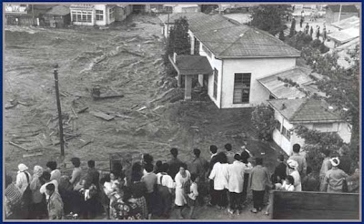 Hakusai Painting of Tsunami