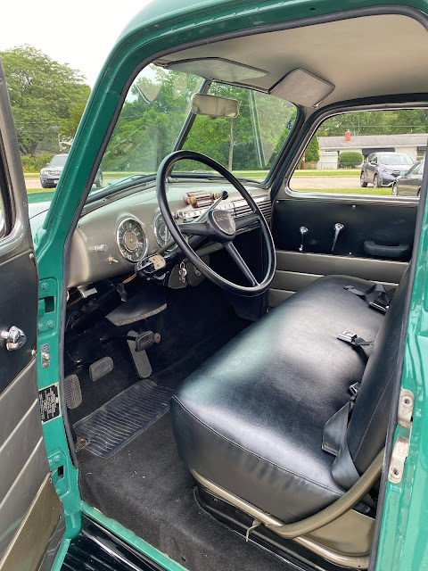 1949_Chevy_interior