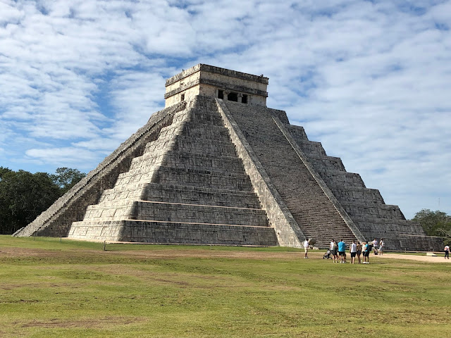 Kukulkan El Castilio Chichen Itza Mexico