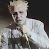 Till Lindemann sufre fuerte caída durante concierto [VIDEO]