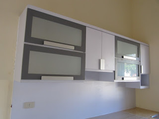 Desain Kitchen Set Warna Putih + Furniture Semarang