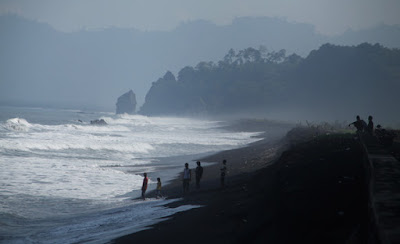 Pantai Watu Godeg