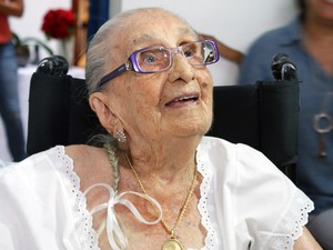 Dona Canô sofreu 'ataque isquêmico cerebral', informa boletim médico