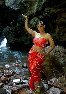 Varalakshmi Sarathkumar Hot Sexy Photos 60+ - Celebs Hot World CHWxyz