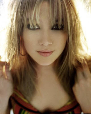 hilary duff whos that girl. Hilary Duff wispy bangs with