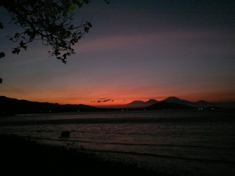 Sunset di  Pantai  Pulaki Leni Wijayanti