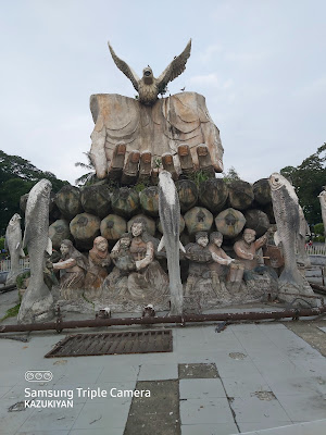 Panabo City Freedom Park with mobile angle of the big hand statue
